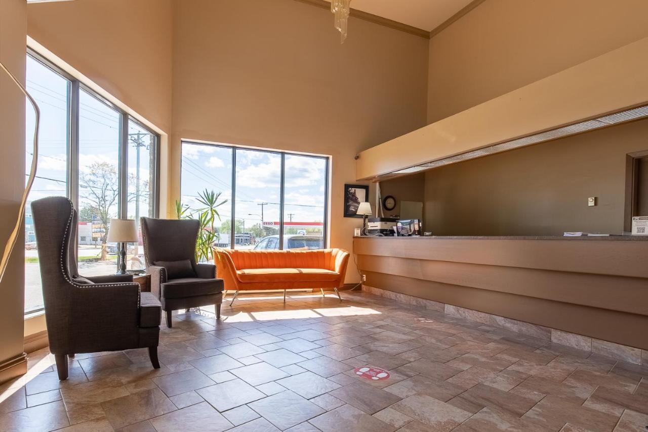 Auberge L'Étape Mont-Laurier Extérieur photo
