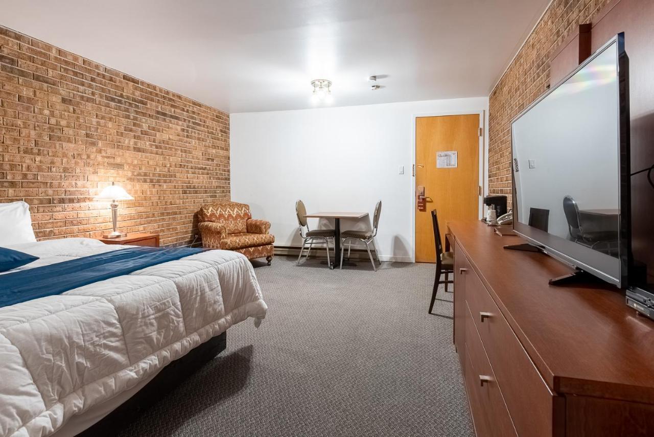 Auberge L'Étape Mont-Laurier Extérieur photo