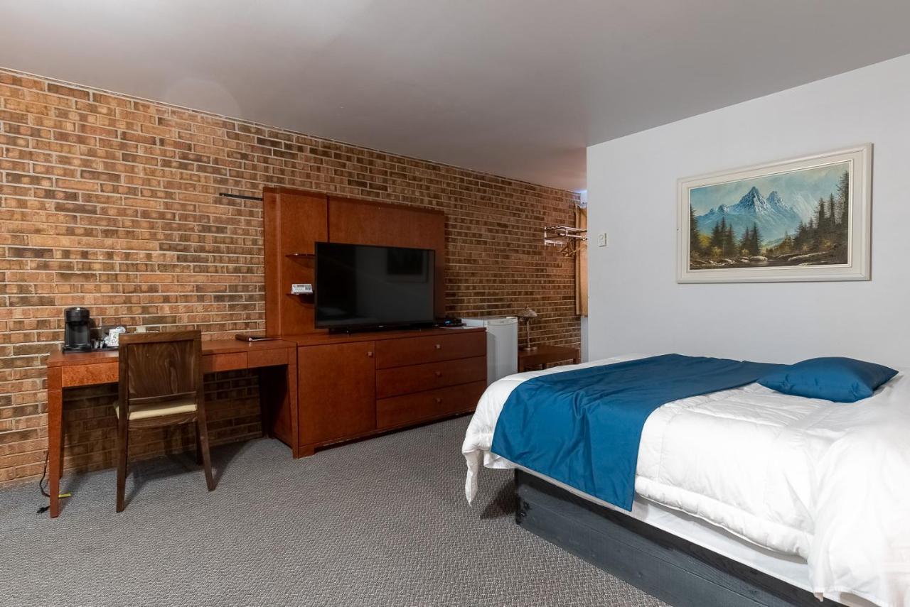 Auberge L'Étape Mont-Laurier Extérieur photo